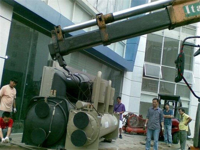 东山县随车吊和汽车吊的核心区别是什么？哪种更省钱？