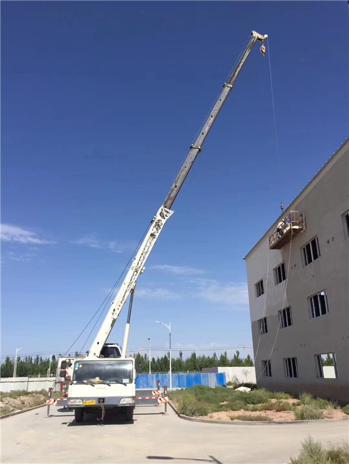 东山县“轻装强干”—— 吊车的 “轻量化臂架” 技术